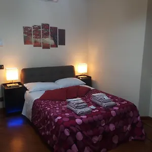 Smiths & Herreros Apartment Genoa